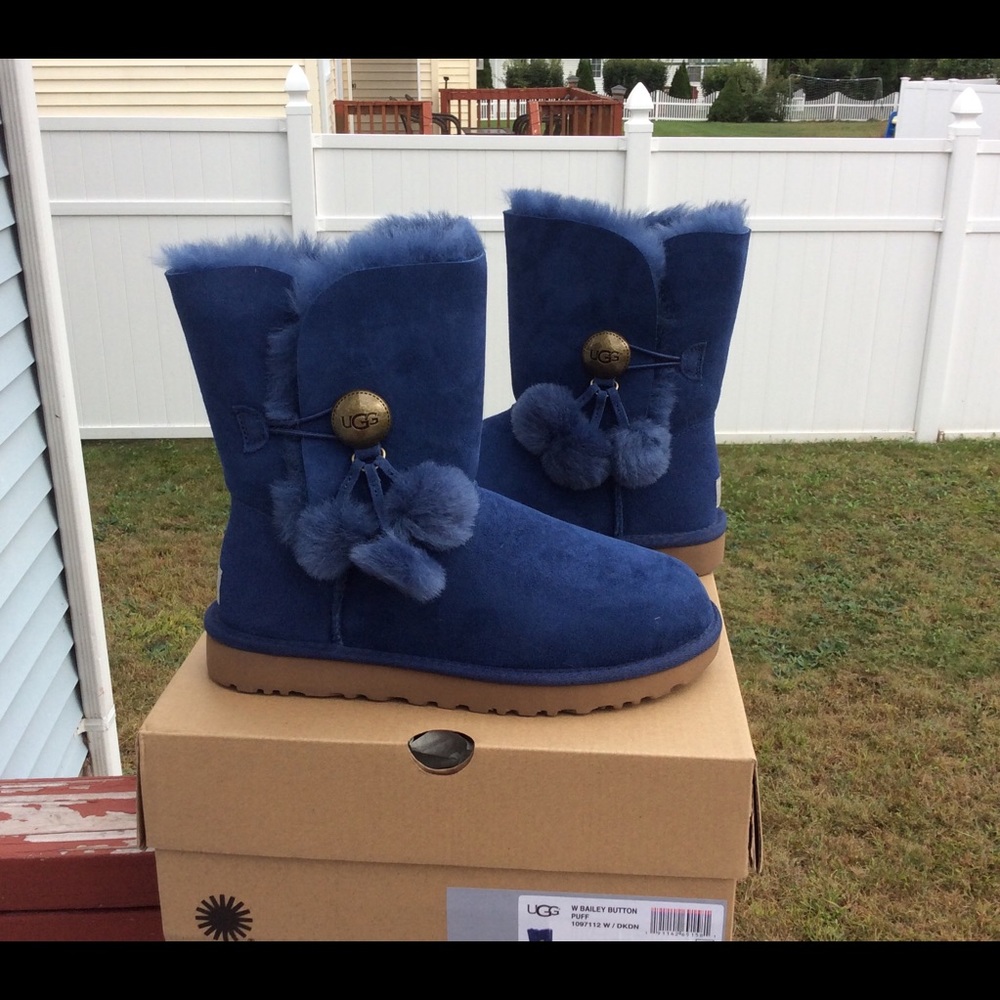 UGG BAILEY BUTTON PUFF - Picture 1 of 8